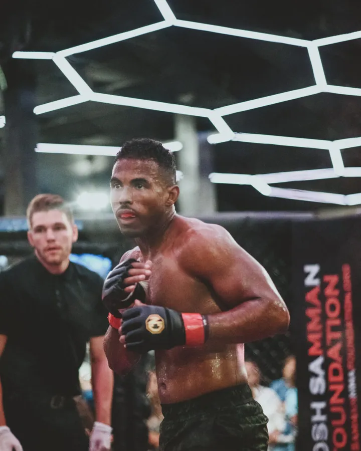 Shaquille van Zichem in the MMA cage, wearing fight gloves